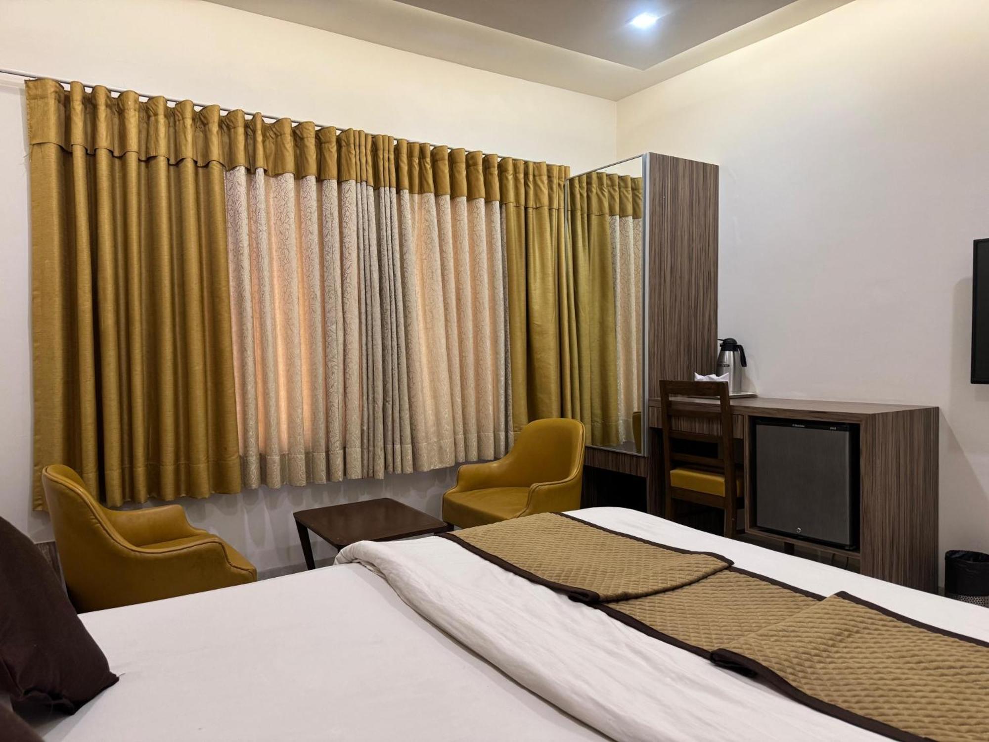 Hotel Kabir Ahmedabad Exterior foto